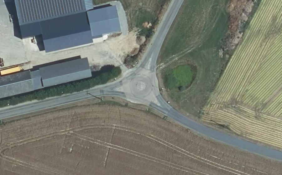 Vue aérienne du Rond-point anonyme n°1528985028