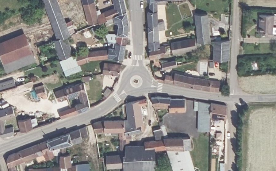 Vue aérienne du Rond-point anonyme n°152930316