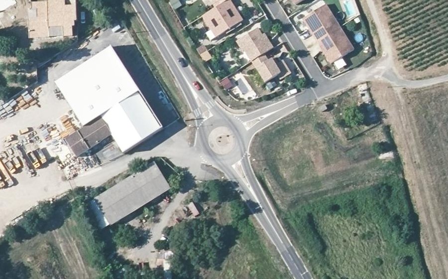 Vue aérienne du Rond-point anonyme n°152930865