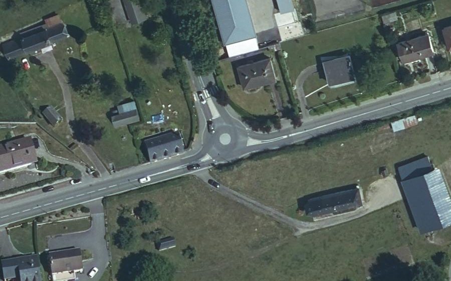Vue aérienne du Rond-point anonyme n°1529313511
