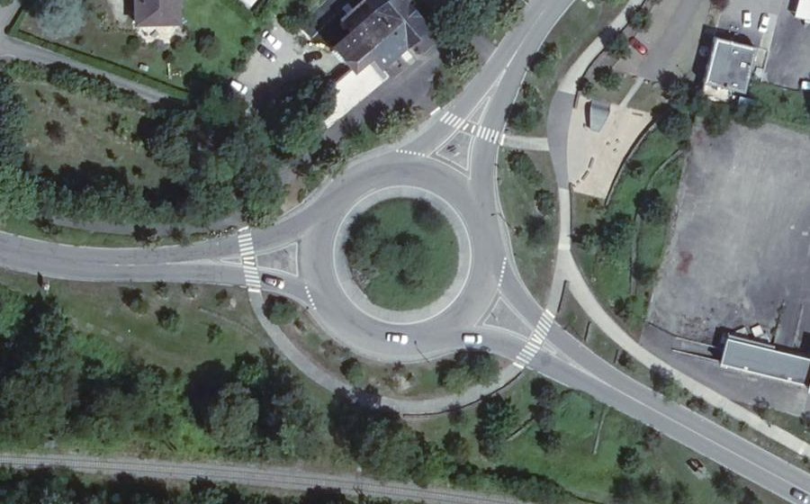 Vue aérienne du Rond-point anonyme n°152976226