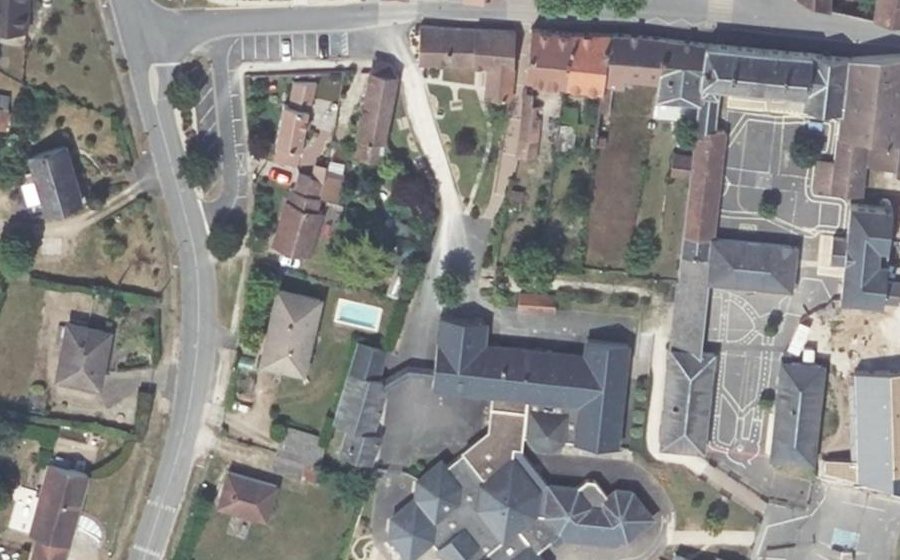 Vue aérienne du Rond-point anonyme n°152977630