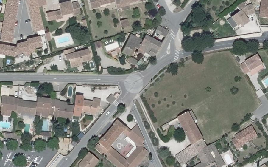 Vue aérienne du Rond-point anonyme n°152985057