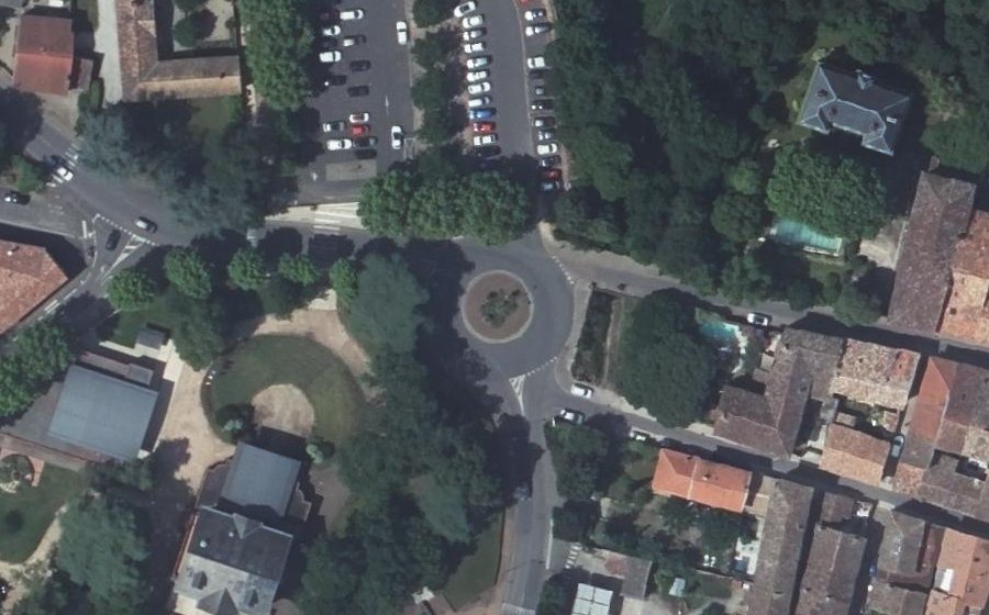 Vue aérienne du Rond-point anonyme n°152990259