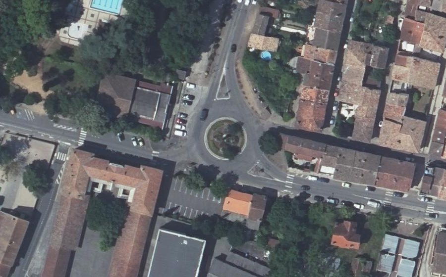 Vue aérienne du Rond-point anonyme n°152990262