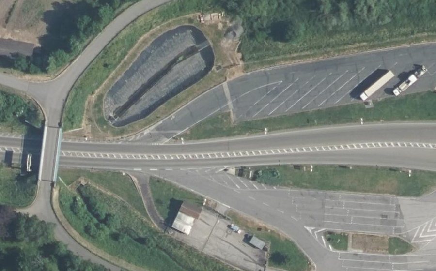Vue aérienne du Rond-point anonyme n°1529934635