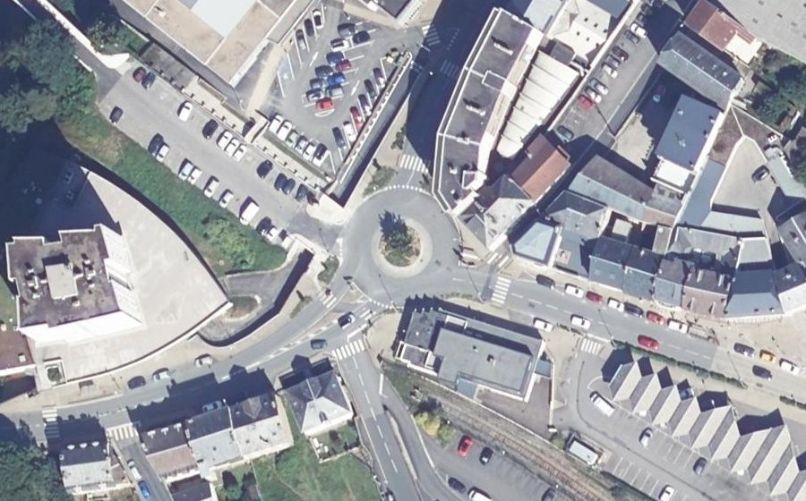 Vue aérienne du Rond-point anonyme n°153009865