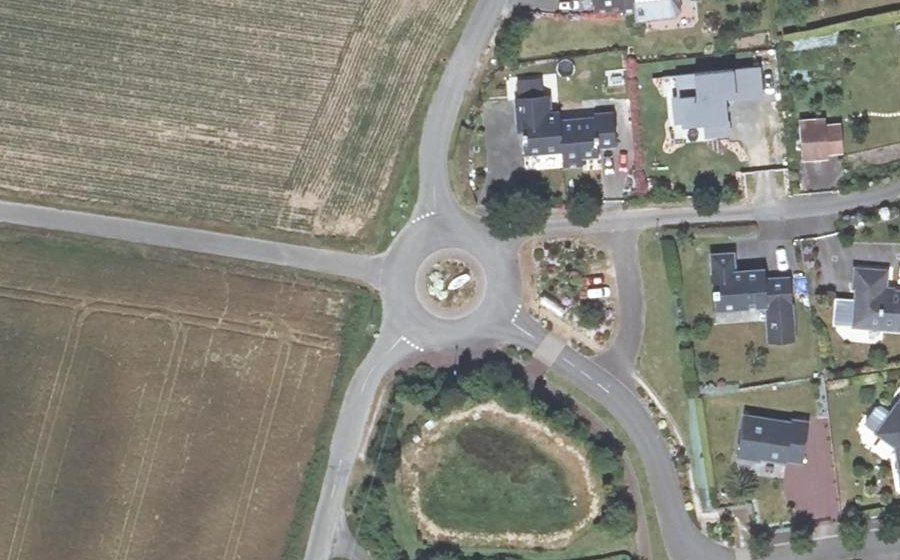Vue aérienne du Rond-point anonyme n°153055891