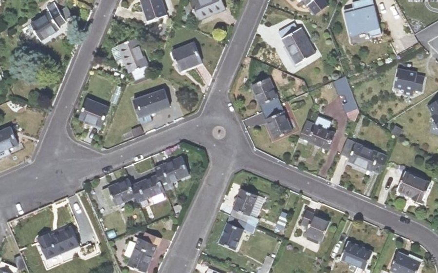 Vue aérienne du Rond-point anonyme n°153059225