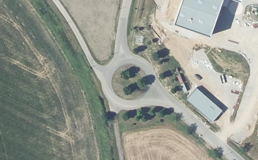 Vue aérienne du Rond-point anonyme n°153076662