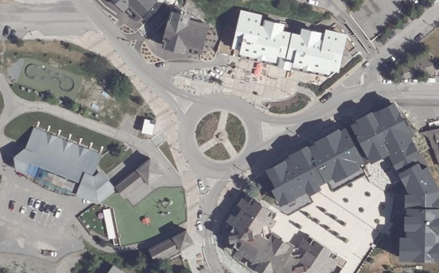 Vue aérienne du Rond-point anonyme n°153077888