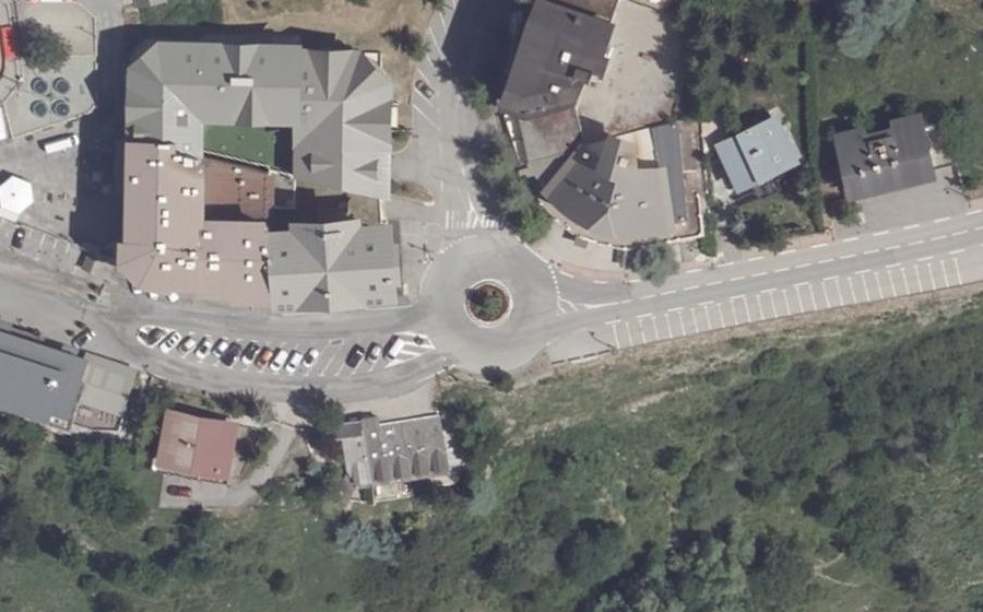Vue aérienne du Rond-point anonyme n°153077891