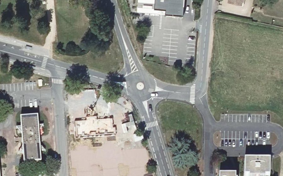 Vue aérienne du Rond-point anonyme n°153088175