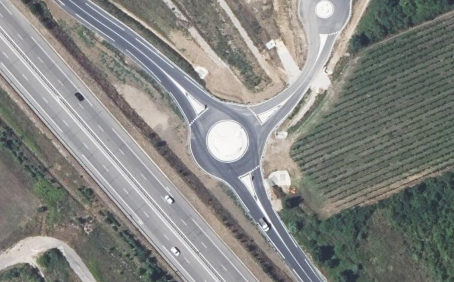 Vue aérienne du Rond-point anonyme n°1530893495