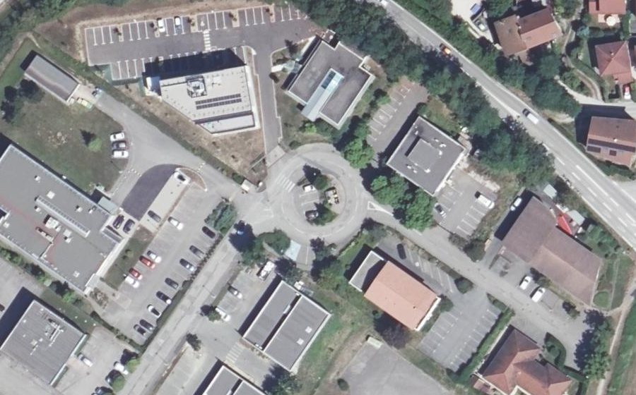 Vue aérienne du Rond-point anonyme n°153090323