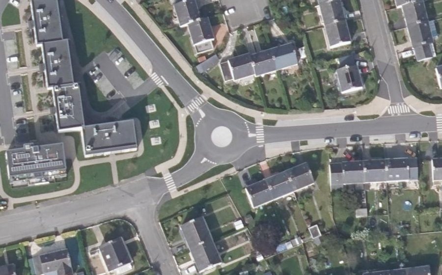 Vue aérienne du Rond-point anonyme n°1531190889