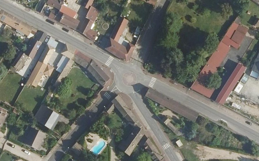 Vue aérienne du Rond-point anonyme n°153161200