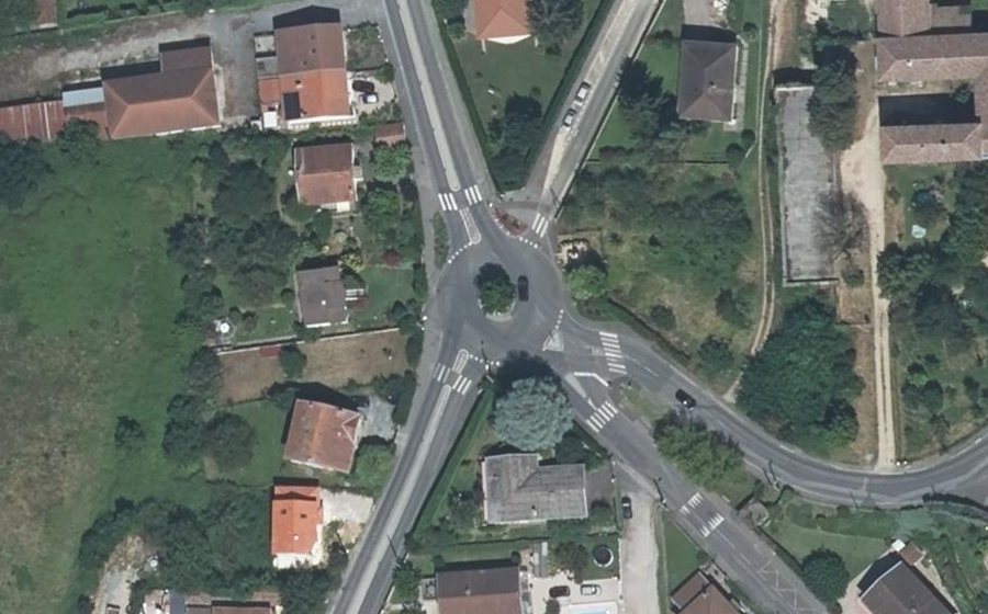 Vue aérienne du Rond-point anonyme n°153178266