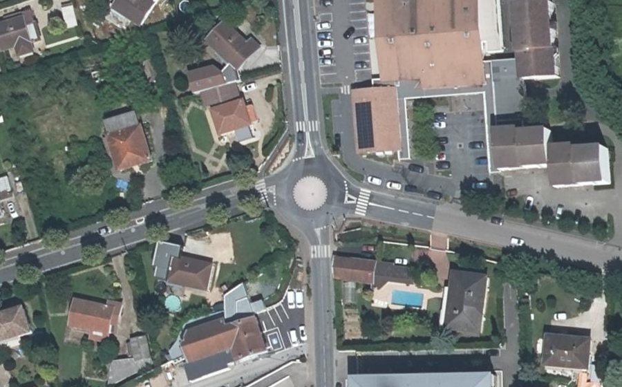 Vue aérienne du Rond-point anonyme n°153185639