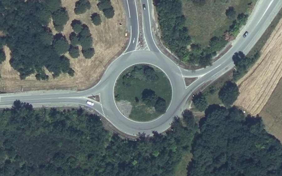Vue aérienne du Rond-point anonyme n°153199541