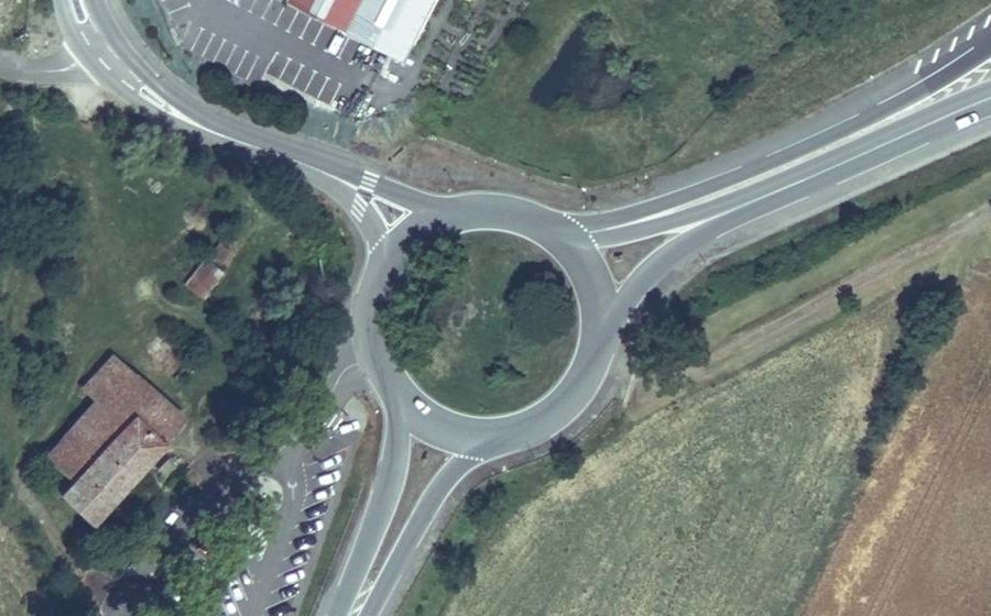 Vue aérienne du Rond-point anonyme n°153199543
