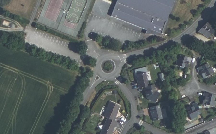Vue aérienne du Rond-point anonyme n°153202909