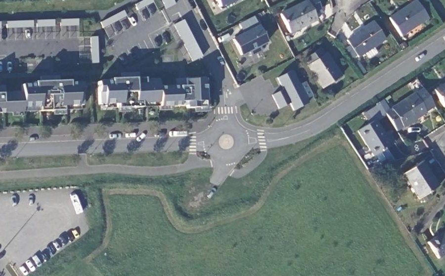 Vue aérienne du Rond-point anonyme n°153206914