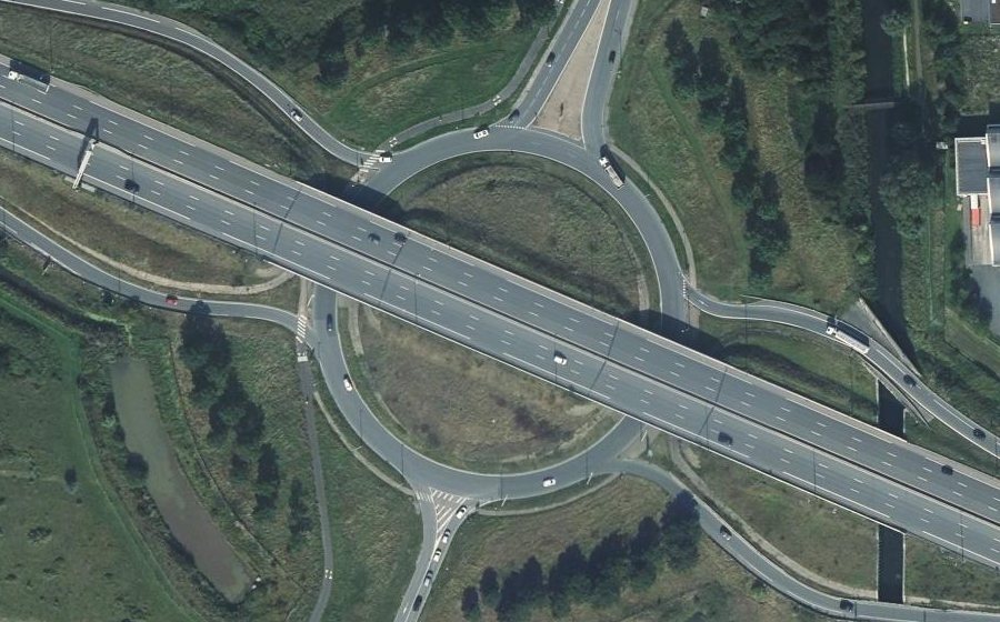 Vue aérienne du Rond-point anonyme n°153208329