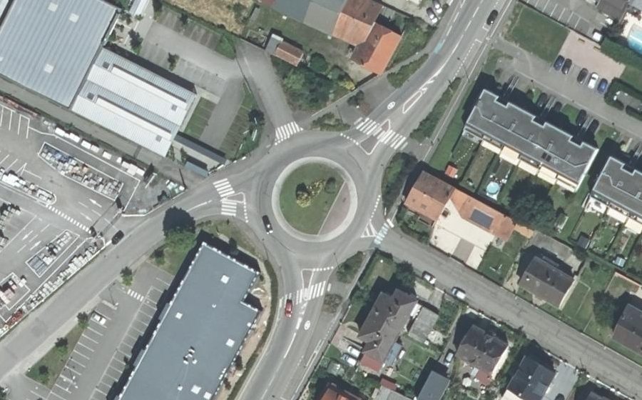 Vue aérienne du Rond-point anonyme n°153214156