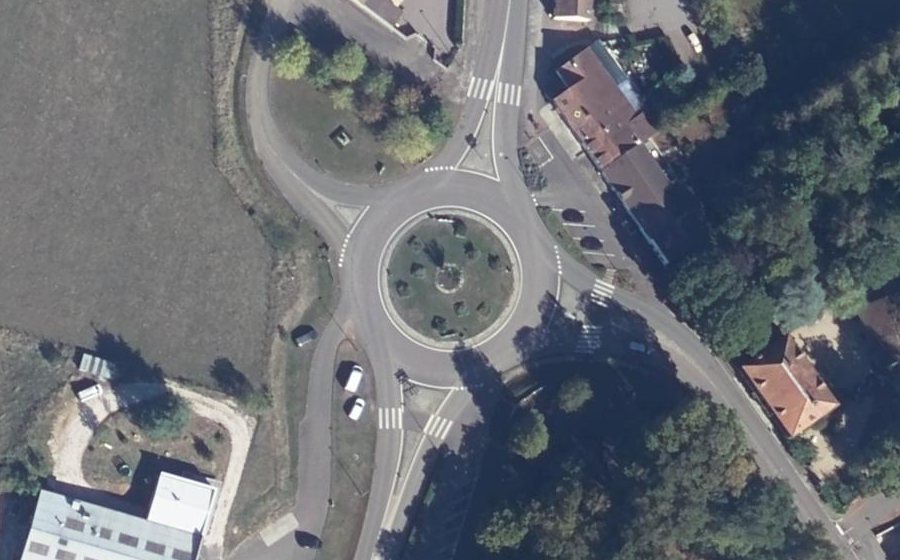 Vue aérienne du Rond-point anonyme n°153222204