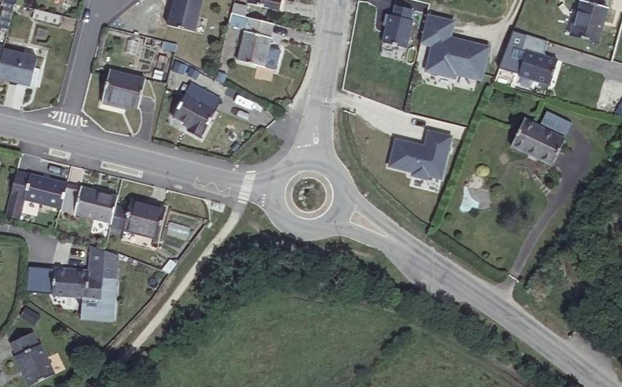 Vue aérienne du Rond-point anonyme n°153226770