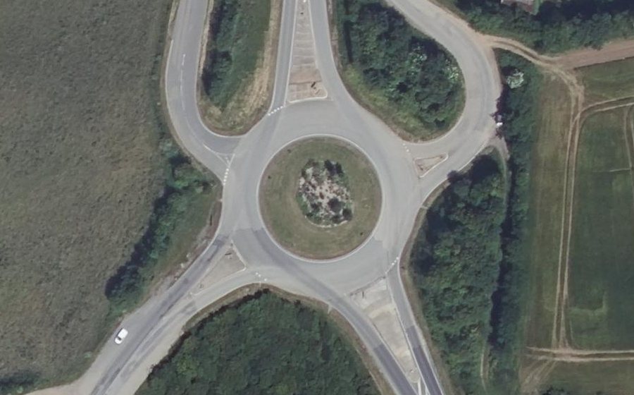 Vue aérienne du Rond-point anonyme n°153226771
