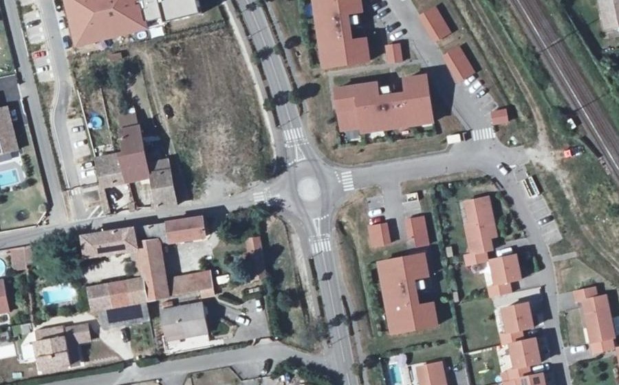 Vue aérienne du Rond-point anonyme n°153231941