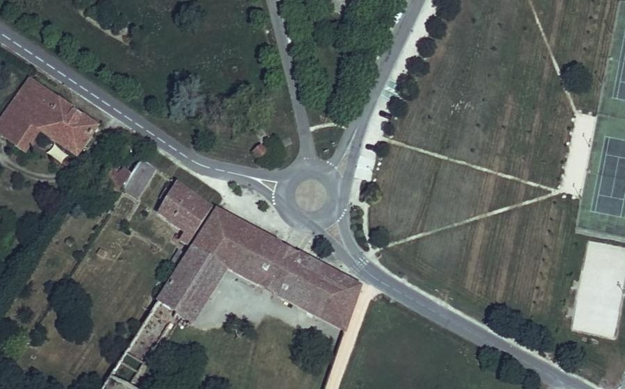 Vue aérienne du Rond-point anonyme n°153233326