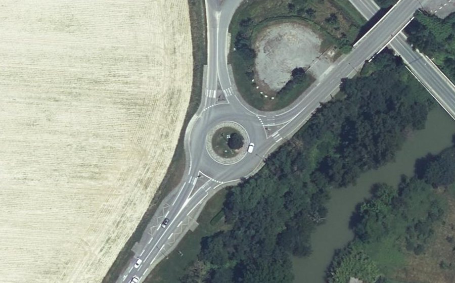 Vue aérienne du Rond-point anonyme n°153239247
