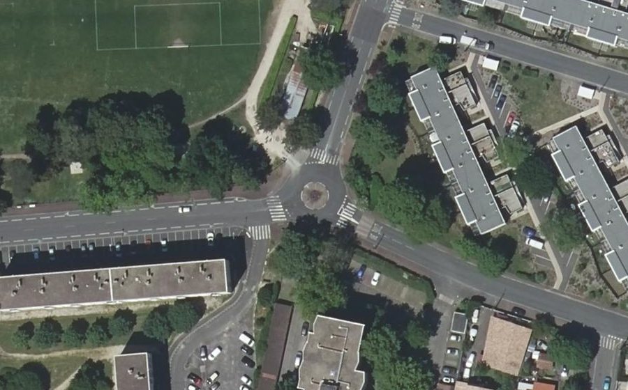 Vue aérienne du Rond-point anonyme n°1532409068
