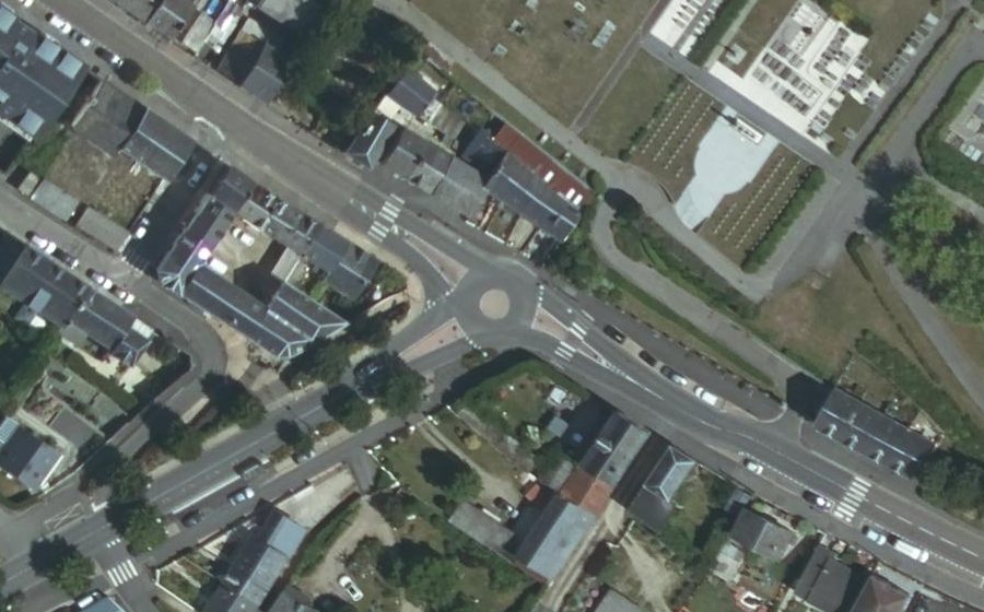 Vue aérienne du Rond-point anonyme n°1532578641