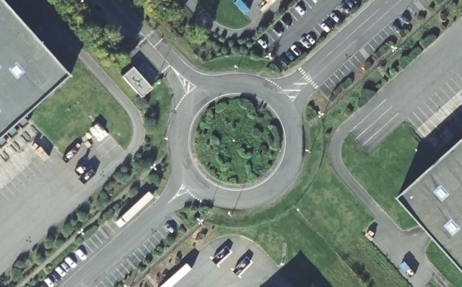 Vue aérienne du Rond-point anonyme n°153259756