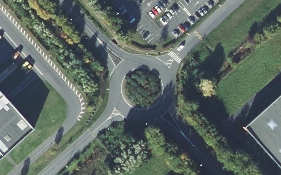 Vue aérienne du Rond-point anonyme n°153259759