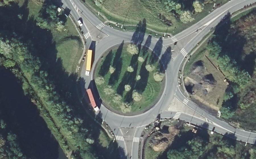 Vue aérienne du Rond-point anonyme n°153259796