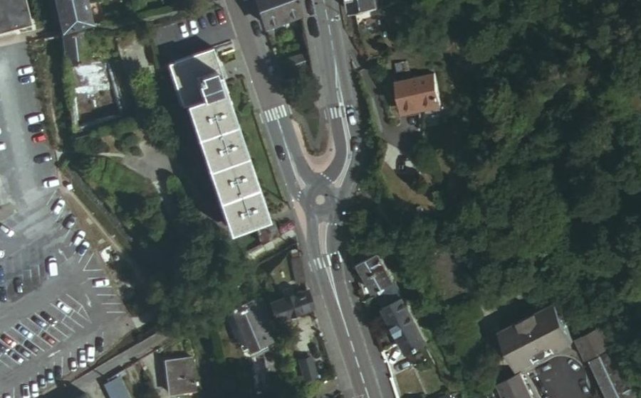 Vue aérienne du Rond-point anonyme n°1532801969