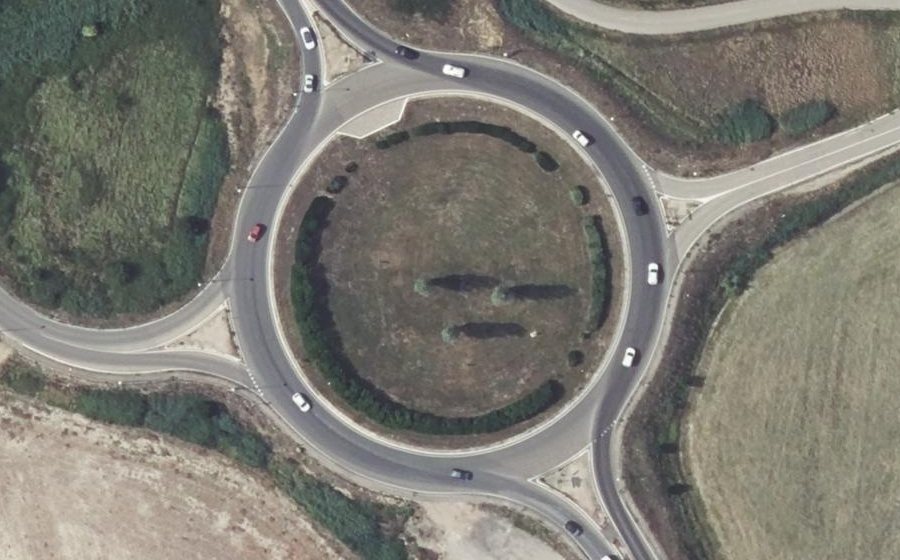 Vue aérienne du Rond-point anonyme n°153285975