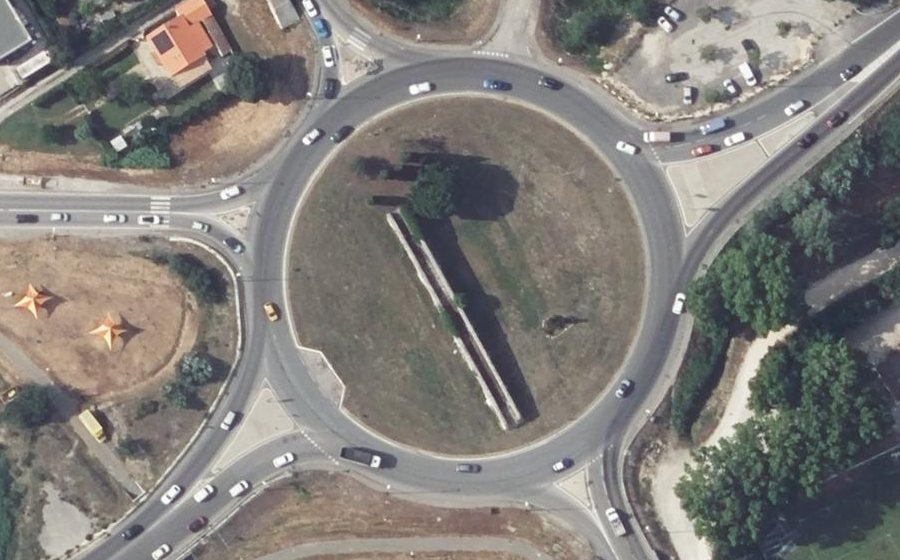 Vue aérienne du Rond-point anonyme n°153285977