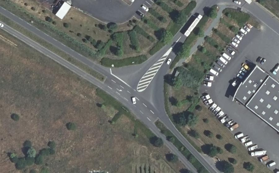 Vue aérienne du Rond-point anonyme n°1533053066