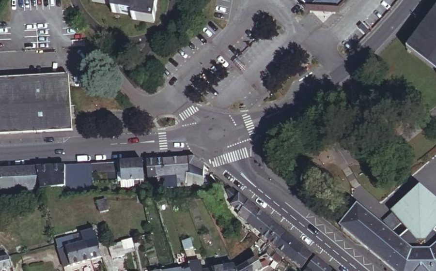 Vue aérienne du Rond-point anonyme n°1533095483