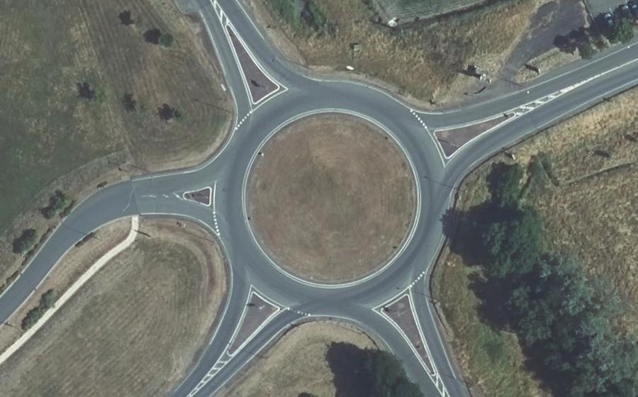 Vue aérienne du Rond-point anonyme n°153315284