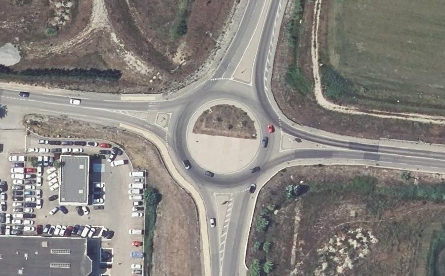 Vue aérienne du Rond-point anonyme n°153321585