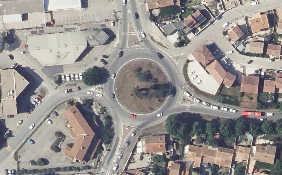 Vue aérienne du Rond-point anonyme n°153321586