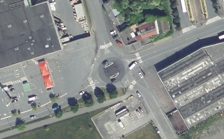 Vue aérienne du Rond-point anonyme n°153358423