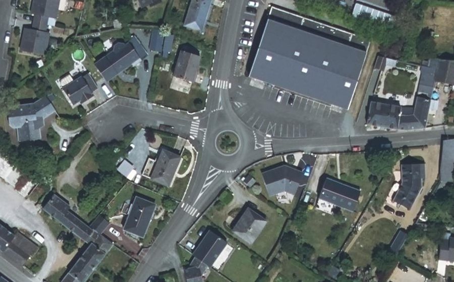 Vue aérienne du Rond-point anonyme n°153369061